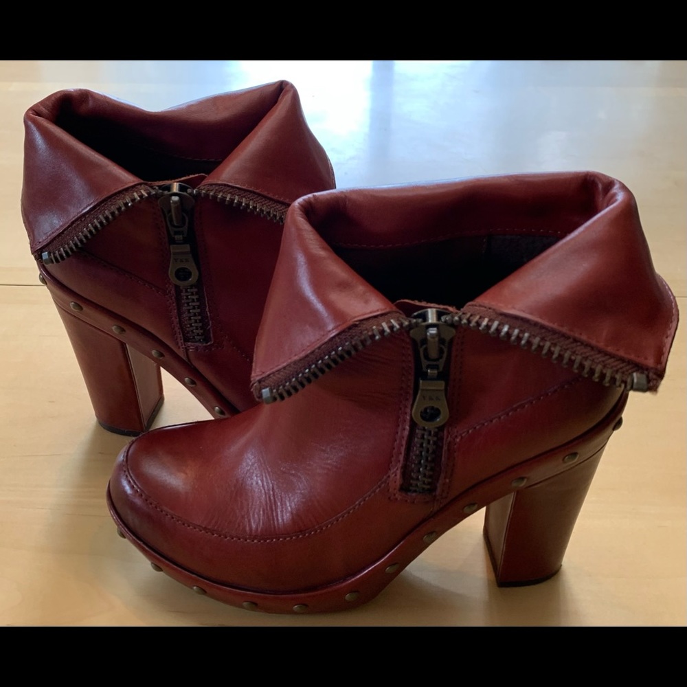 Kork-Ease Burgundy Heeled Boots with Zipper